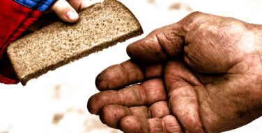 Христианское милосердие против языческой кармы. Протоиерей Олег Стеняев